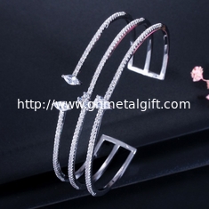 China Round Bracelets &amp; Bangles For Women Wedding Gift Gold Silver Plated CZ Rhinestone Bangles Jewelry Bracelets supplier