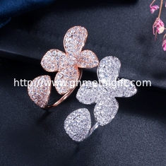 China Fashion Flower Finger Ring Band Dazzling Brilliant CZ Stone Flower Ring  Setting Classic Wedding Ring Anniversary Gift supplier