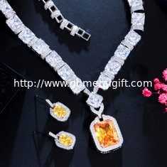China Square Shaped Pendant Necklace with Dazzling CZ Fashion Necklace Bracele Earring  Wedding Necklace Jewelry Sets supplier
